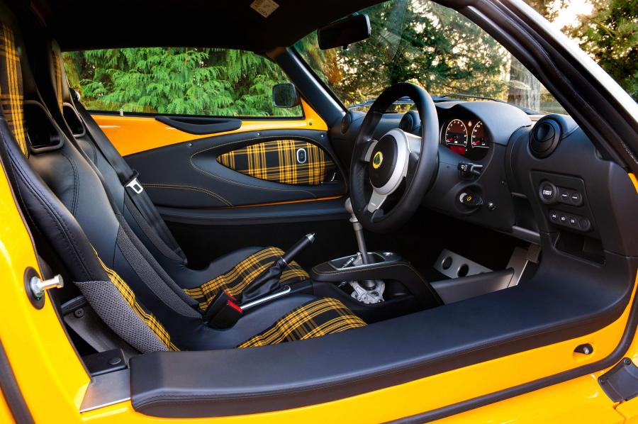 Интерьер Lotus Exige Sport 350 2015 года  (UK) (фото 9 из 35)